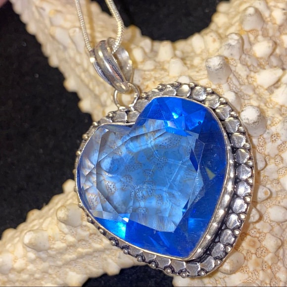Sparkly London Blue Quartz heart pendant - Picture 5 of 7